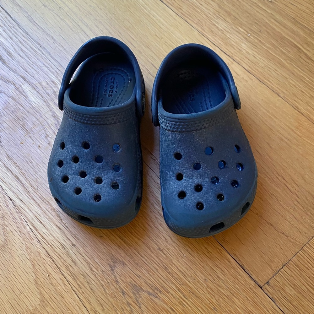 Toddler Crocs size 6